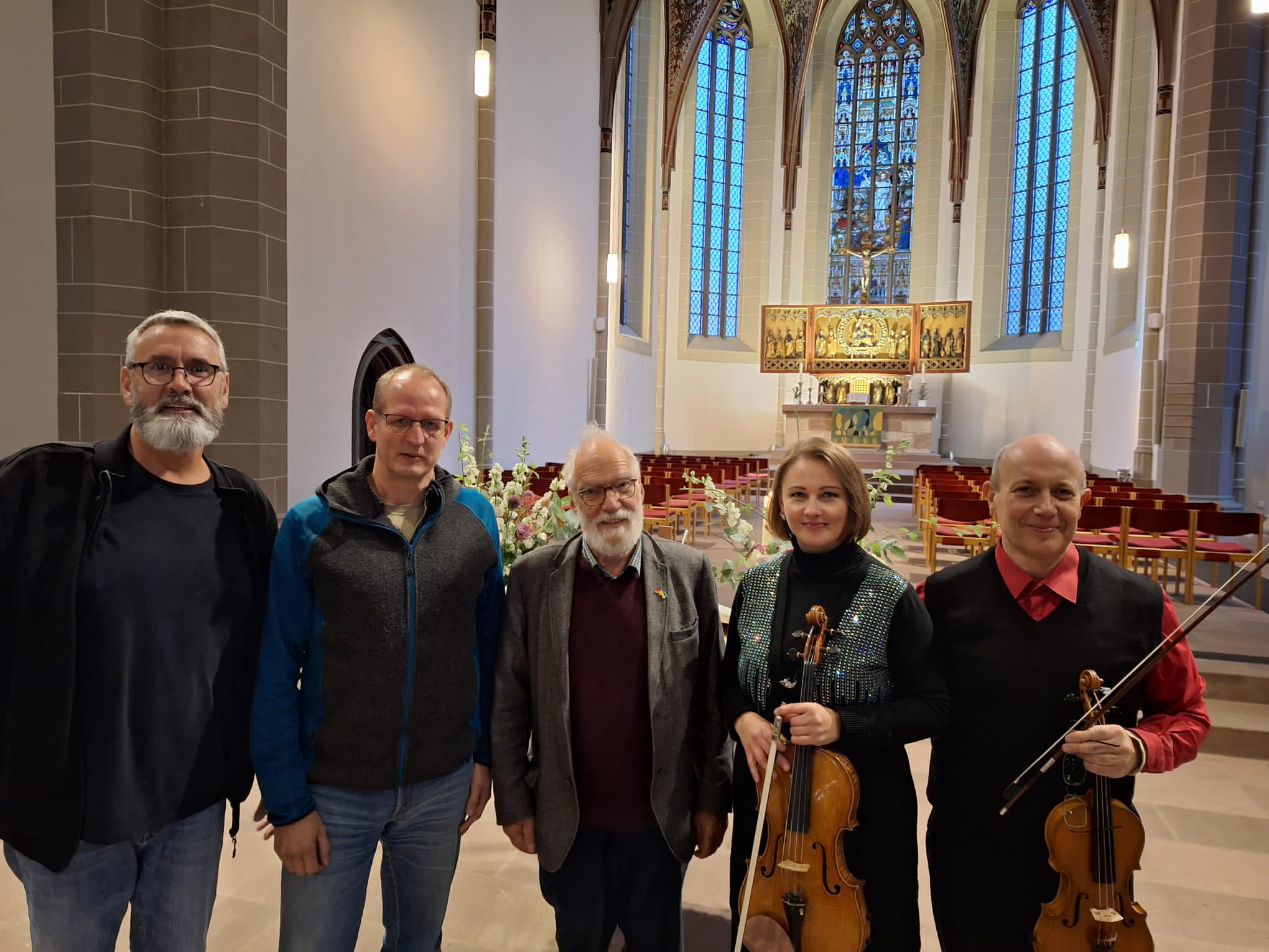 Benefitskonzert: Küster Ehrhardt, Fotograf Kramer, Hans Harer, Igor Tulchynsky und Oksana Labach in der St.Sixti Kirche in Northeim