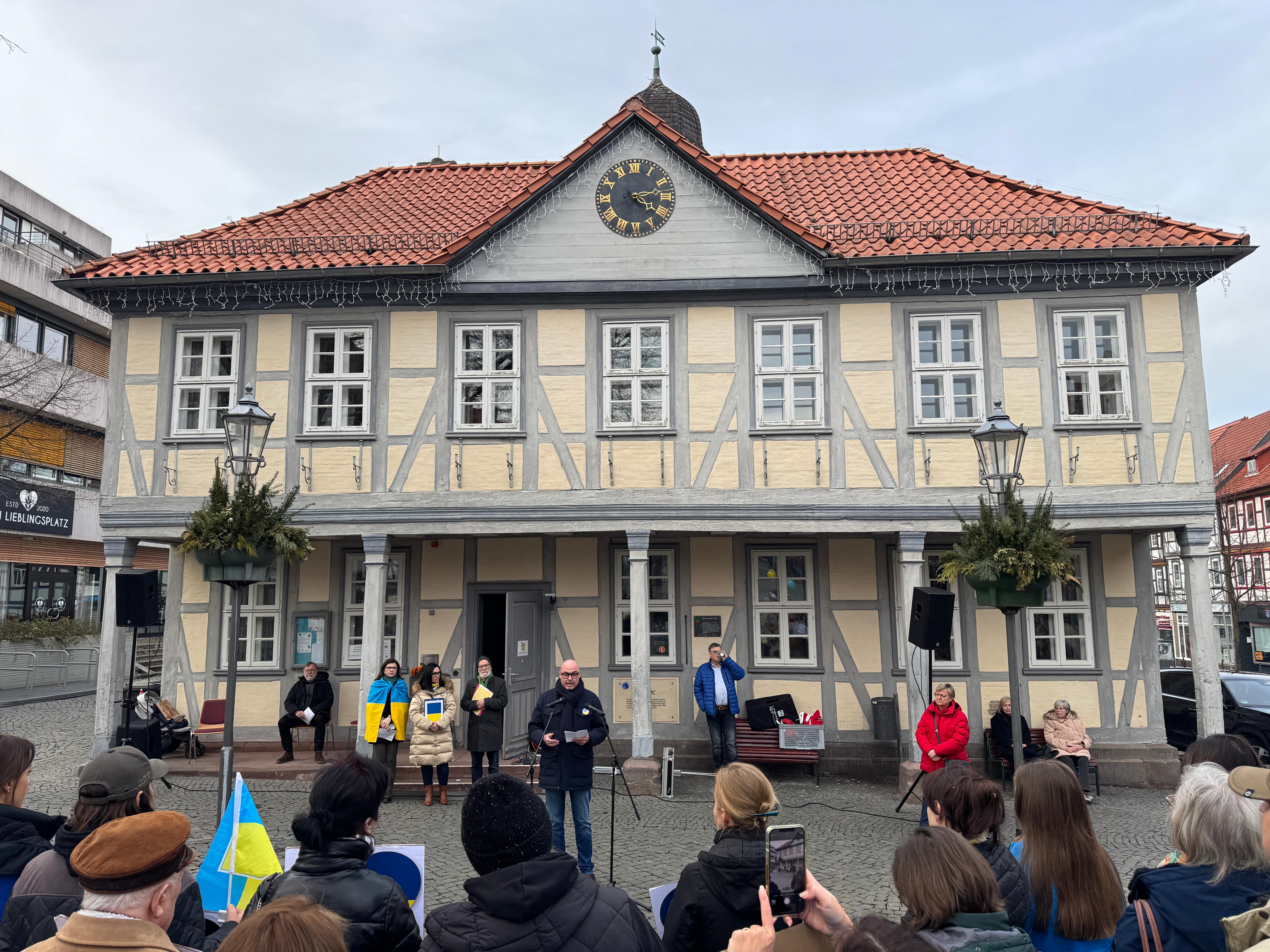 Bürgermeister: Der Bürgermeister von Northeim, Simon Hartmann hält eine Rede.